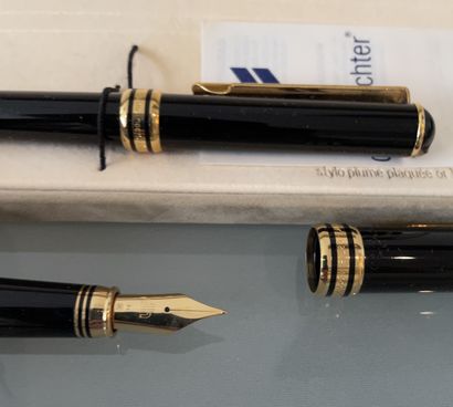 Daniel HECHTER Daniel HECHTER

Mister" pen set including: a fountain pen and a bic

In...