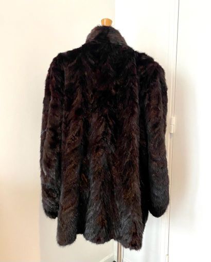 ANONYME ANONYMOUS

Short jacket in American mink, shawl collar, single breasted with...