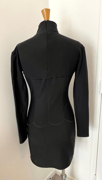 Lot comprenant : Lot including : 

- Thierry MUGLER Activ

SHORT DRESS with three...