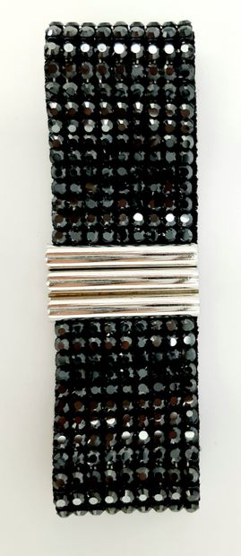 SWAROVSKI SWAROVSKI

BRACELET in soft fabric decorated with rows of black imitation...