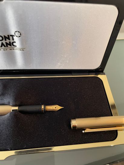 MONT BLANC MONT BLANC

Gold plated fountain pen.

Gift, case.