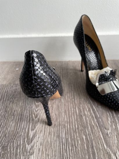 Lot comprenant : Lot including : 

-Luciano PADOVAN - Italy

Pair of black patent...