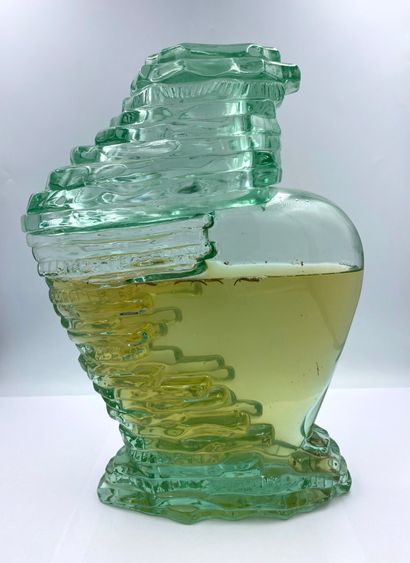 JEAN-CLAUDE JITROIS JEAN-CLAUDE JITROIS 

Glass bottle of green color, of sculptural...