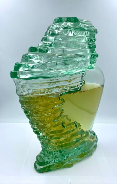 JEAN-CLAUDE JITROIS JEAN-CLAUDE JITROIS 

Glass bottle of green color, of sculptural...