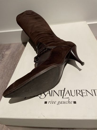 YVES SAINT LAURENT YVES SAINT LAURENT

PAIR OF BOOTS in nubuck and brown leather...
