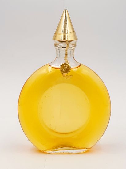 GUERLAIN « Shalimar » GUERLAIN "Shalimar

Glass bottle, watch model. Titled label....
