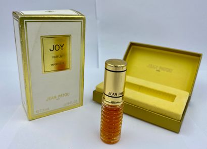 JEAN PATOU « Joy » JEAN PATOU « Joy »

Flacon atomiseur en verre, contenant 7,5ml...