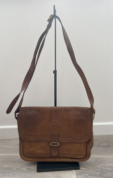 LANCEL LANCEL

Shoulder bag in camel leather with gusseted interior

Made in Italy

(wear...