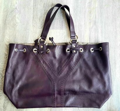 YVES SAINT LAURENT YVES SAINT LAURENT

Reversible bag in soft purple leather on one...
