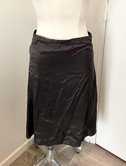 Lot comprenant : Lot including : 

- JOSPEH

TWO SKIRTS in viscose and black acetate

T....