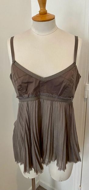 Lot comprenant : Lot including : 

- SANDRO

Skirt in black viscose and silk with...