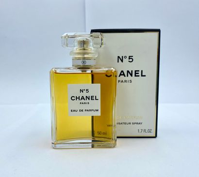CHANEL « N°5 » CHANEL "N°5

Glass spray bottle, titrated, eau de parfum, 50ml capacity....