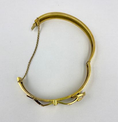 Bracelet jonc rigide, décor de ceinture en métal doré Bracelet rigid rush, gilded...