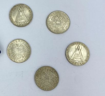 CINQ PIECES en métal ou argent autrichiennes FIVE Austrian metal or silver coins...