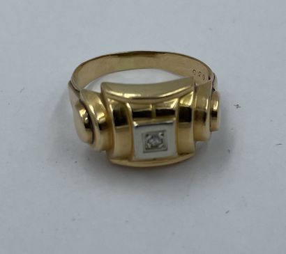 BAGUE en or jaune et or blanc 18K (750 millièmes) orné d'un brillant d'environ 0,02...