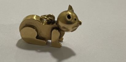 PENDENTIF en or jaune présentant un chat Yellow gold pendant with a cat

Gross weight...