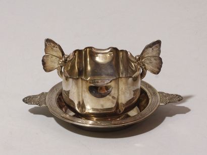 Petit plat à anses et coupe (lot). Small dish with handles and cup (lot). Silver...