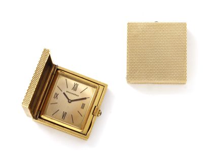 BOUCHERON BOUCHERON 
Bag watch in gold 750 thousandths, square shape with guilloche...