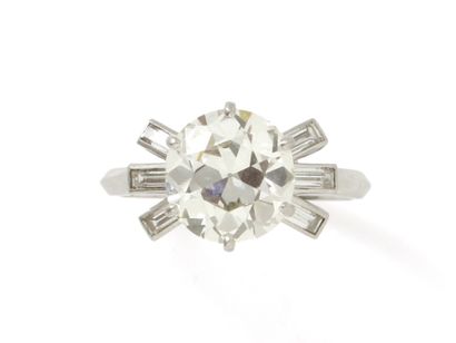 MAUBOUSSIN Monture MAUBOUSSIN Setting
Ring in platinum 850 thousandths, decorated...