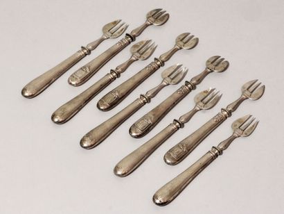 Série de neuf fourchettes à huitres en argent. Paris, Philippe Berthier, ap. 1847...