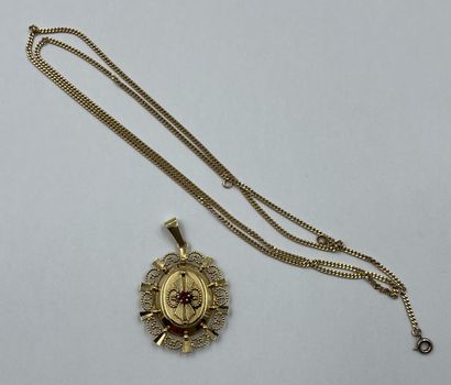 PENDENTIF en or jaune 18K et CHAINE en or jaune 18K (750 millièmes) PENDENTIF en...