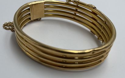 BRACELET jonc en or jaune 18K (750 millièmes) 5 rangs orné de perles de culture BRACELET...