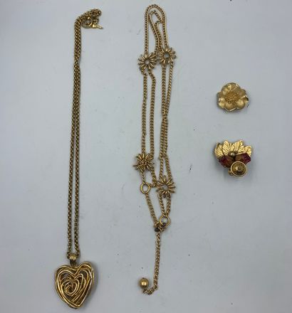 lot de BIJOUX FANTAISIE en métal doré comprenant collier et broches dont une sigén...