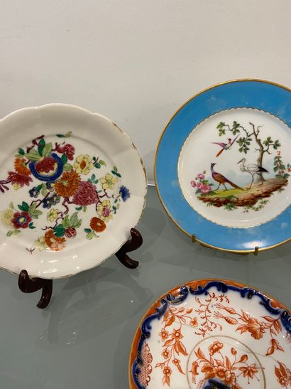 LOT PORCELAINES Lot d'assiettes en porcelaine signée de l'atelier Jacob Petit : assiette...