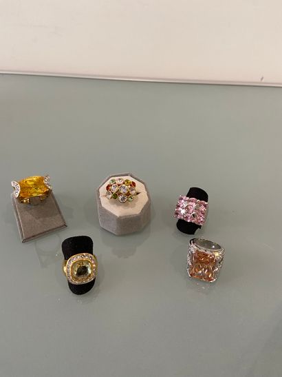 BIJOUX FANTAISIE Lot of five rings fancy colored stones