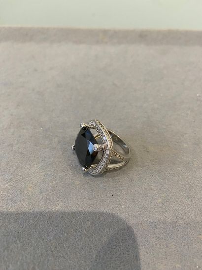 null Lot including a silver ring (800 thousandths) with brilliant and black stone...