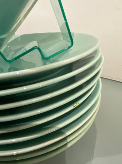 ROBJ Partie de service de table ROBJ couleur vert d'eau :
Soupière, 32 assiettes,...