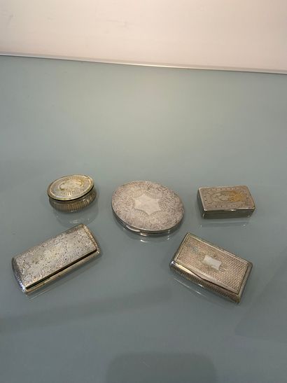null Lot de 5 petites boites tabatières en métal argenté dont un poudrier signé ROCHAS...