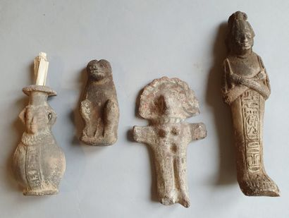 ENSEMBLE comprenant un oushebti, un babouin, un vase anthropomorphe et une statuette...