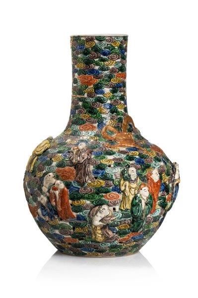CHINE - Début XXe siècle CHINE - Début XXe siècle
VASE de forme bouteille en porcelaine...