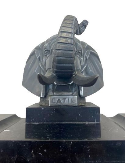 BAZIN et LATIL, tête d'éléphant, métal François-Victor BAZIN 
ELEPHANT HEAD
Sculpture...