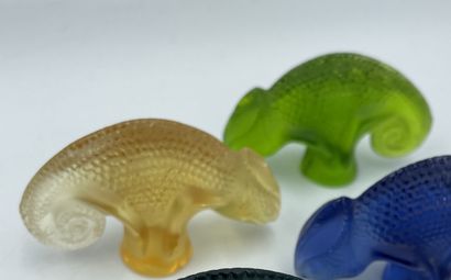 null LALIQUE
Deux caméléons en cristal teinté, un vert et un bleu
H: 4,5 cm