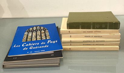 null [BRETAGNE] 13 vol.
- "Cahiers de l'Académie de Bretagne" 1966 et 1967, 2 vol,...
