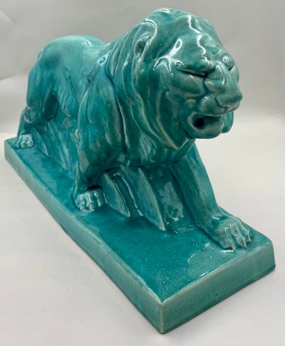 null D'après LE JAN
LION PEUGEOT
Sculpture en faïence craquelée bleue
Modèle réalisé...