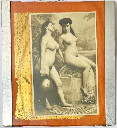 ANONYME Vers 1900 ¤ ANONYMOUS About 1900
Four black and white prints depicting two...