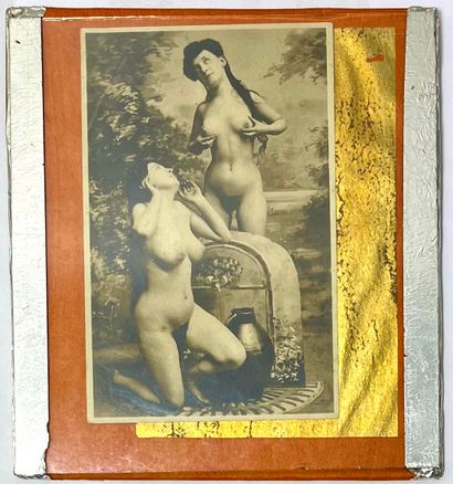 ANONYME Vers 1900 ¤ ANONYMOUS About 1900
Four black and white prints depicting two...