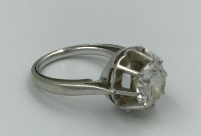 Bague solitaire en or blanc 18K (750 millièmes) et platine (925 millièmes) orné d'un...