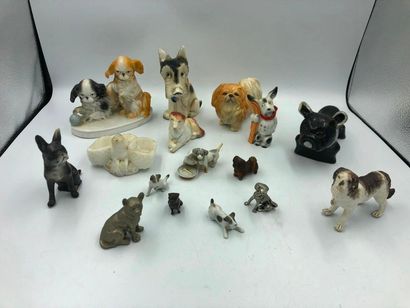 *Ensemble de chiens en porcelaine, céramique émaillée ou métal *Ensemble de chiens...