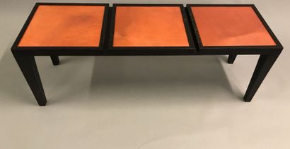 Vincent COLLIN TABLE BASSE en métal laqué noir et panneau en veau façon poulain orange...
