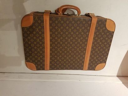 Louis VUITTON, Valise "Stratos" Louis VUITTON

Valise "Stratos" semi rigide en toile...