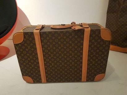 Louis VUITTON, Valise "Stratos" Louis VUITTON

Valise "Stratos" semi rigide en toile...