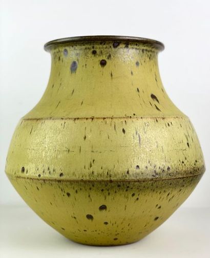 null Robert DEBLANDER (1924-2010)
Vase tourné à fort volume formé de deux coupes...