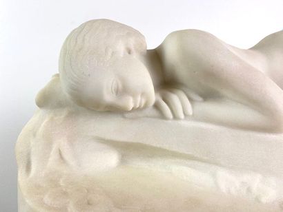 null Albert PATRISSE (1892-1964) 
La Source 
Sculpture en marbre blanc, titrée en...