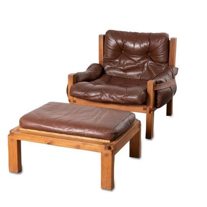 null Pierre CHAPO (1927-1987)
Ensemble comprenant un fauteuil dit S15 et son pouf...