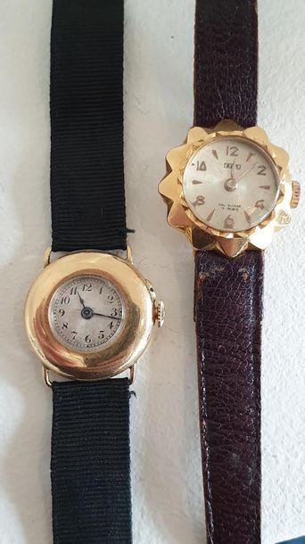 Set of two small ladies' watches in yellow...