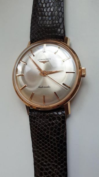 null LONGINES, Ref.7267/2, vers 1960.
Elegante montre bracelet automatique en or...